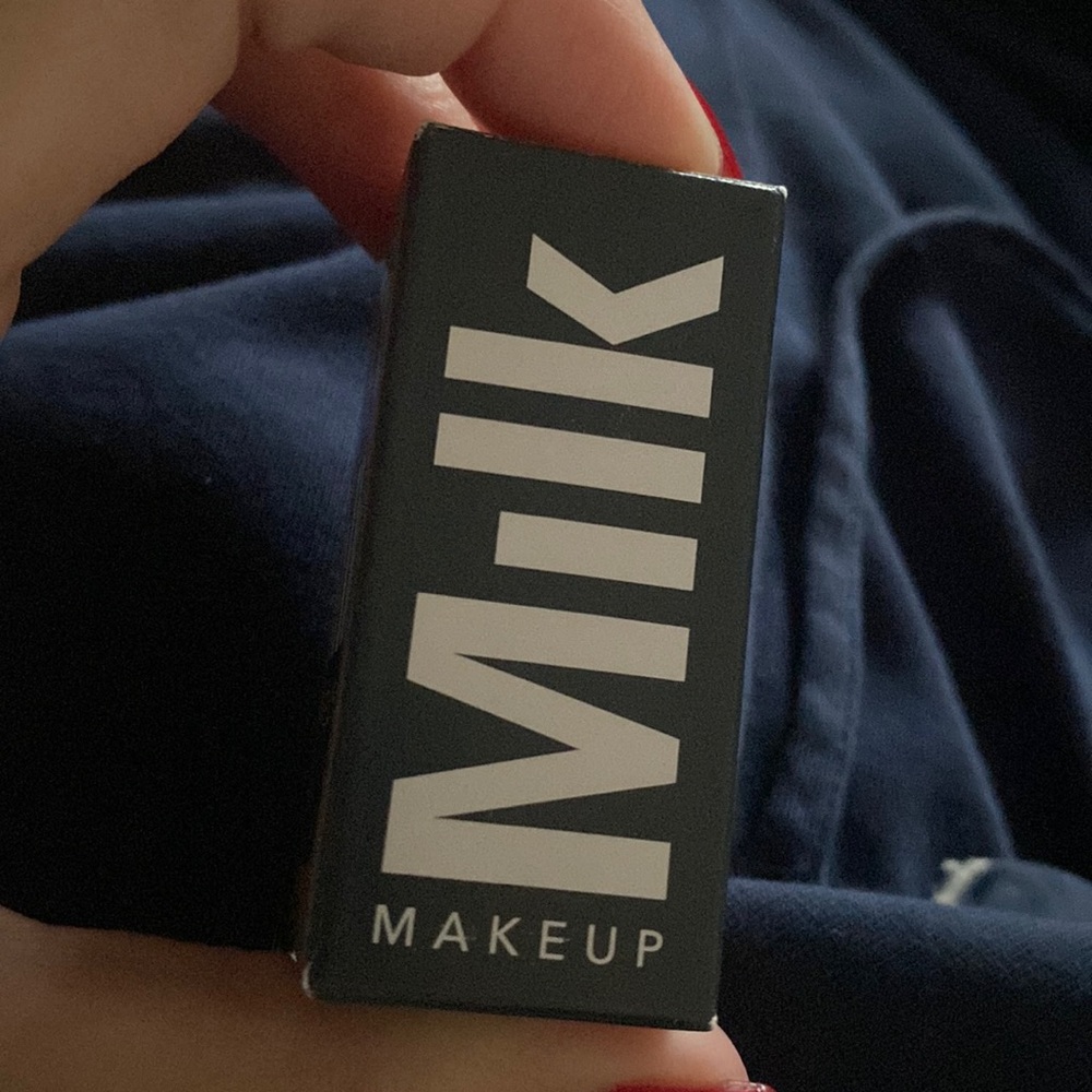 Milk contour stick